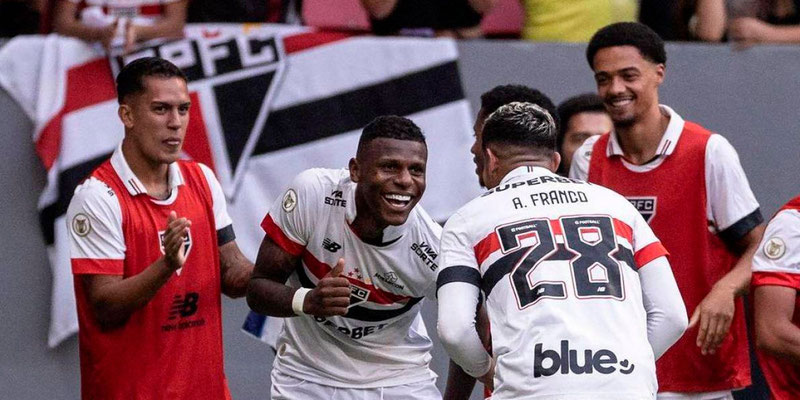¡Gol de Arboleda! El ecuatoriano lidera al São Paulo