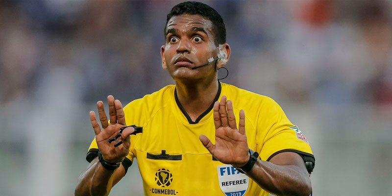 Alexis Herrera dirigirá Brasil vs Ecuador