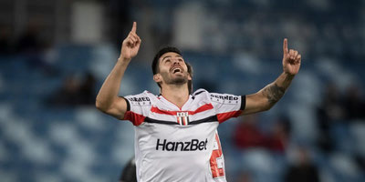 Ronie Carrillo marca el gol del triunfo ante Cuiabá.