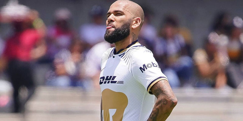 Dani Alves sufre lesión, previo a la última jornada de la Liga MX