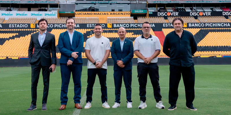 ¡EL CUERPO TÉCNICO DE MARCELO GALLARDO VISITÓ BARCELONA SC!