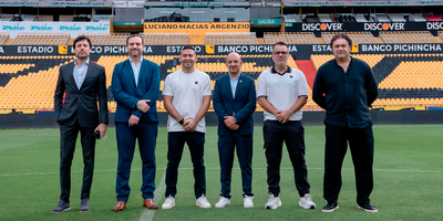 ¡EL CUERPO TÉCNICO DE MARCELO GALLARDO VISITÓ BARCELONA SC!