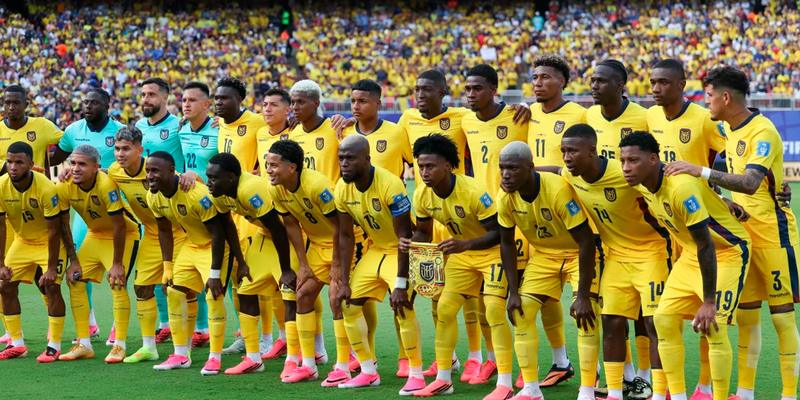 Ecuador confirma su uniforme para la batalla frente a México