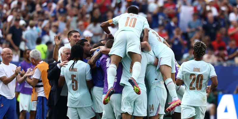 FRANCIA ES EL PRIMER SEMIFINALISTA