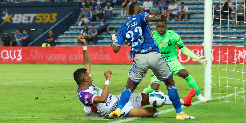 Emelec empató en el debut de Hernán Torres como DT azul