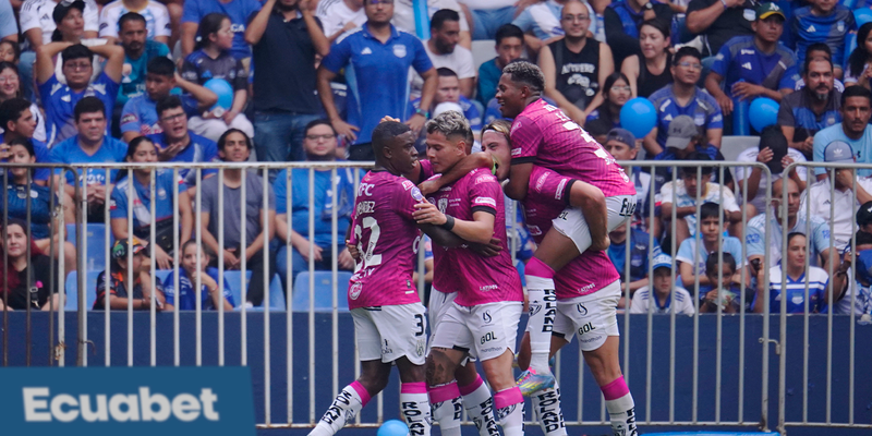 Ind. del Valle, Pionero en el hexagonal final.