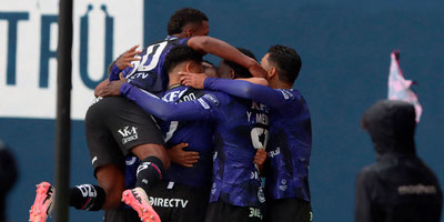 Aplastante goleada de IDV