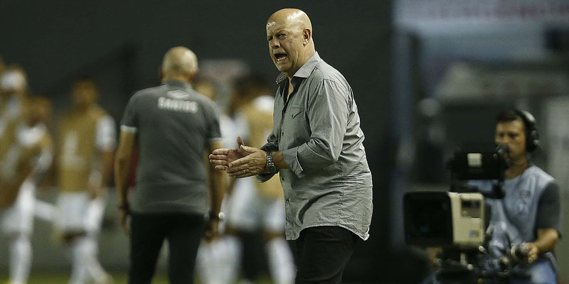 Carlos Ischia volvería a dirigir en el fútbol ecuatoriano