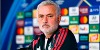¡MOURINHO LE LANZA UN DARDO A VINÍCIUS! “INTOCABLE SOLO ES EL ESCUDO”