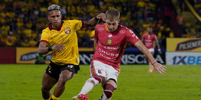 BARCELONA RESBALA Y ENTREGA EL LIDERATO