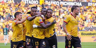 Barcelona vence 2-0 a Orense y sigue firme en la LigaEcuabet