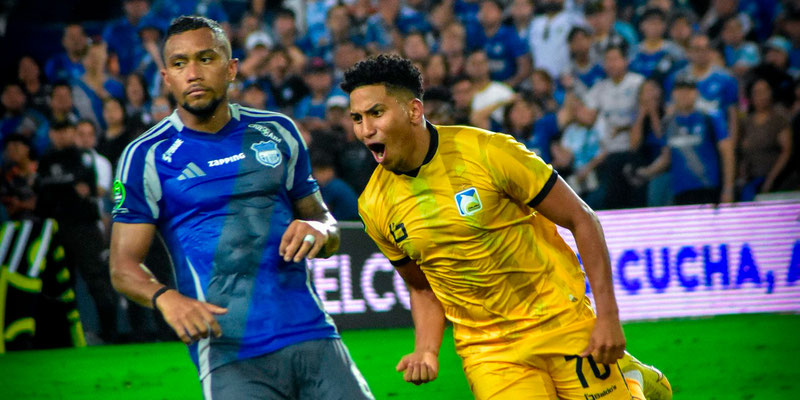 MARCOS MEJÍA EN LA MIRA DE BARCELONA SC