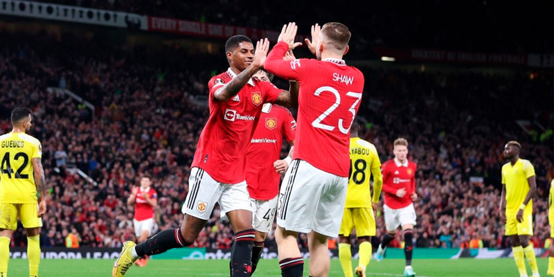 Manchester United ganó en su regreso a la Premier League