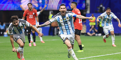 ARGENTINA AVANZA A CUARTOS DEL MUNDIAL AL GANAR 3-2 A EGIPTO CON UNA MEMORABLE REMONTADA