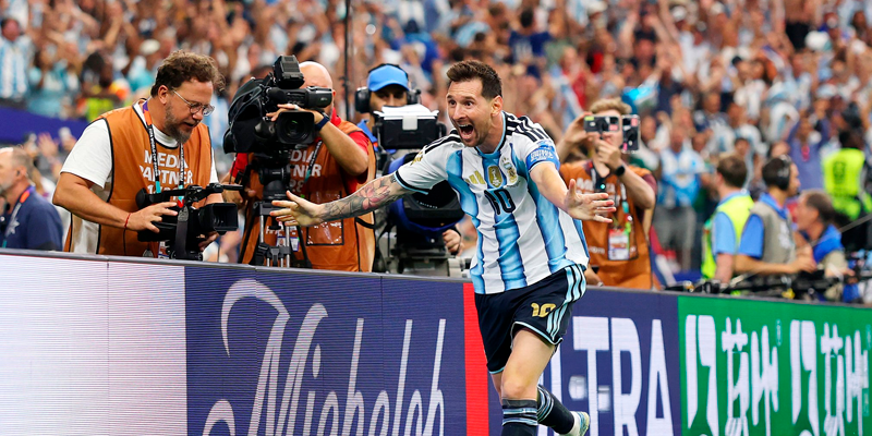 ARGENTINA CLASIFICA A DIECISEISAVOS DE LA MANO DE MESSI
