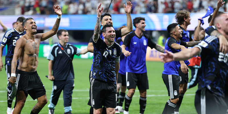 ¡REMONTADA ÉPICA! ARGENTINA DERROTA A INGLATERRA EN LOS MINUTOS FINALES Y JUGARÁ LA FINAL DEL MUNDIAL ANTE ESPAÑA