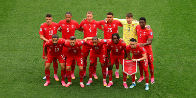 SUIZA GANÓ 2-1 A CANADÁ Y CLASIFICÓ A DIECISEISAVOS