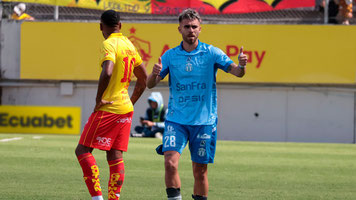 MACARÁ REMONTÓ Y GOLEÓ 4-1 A AUCAS