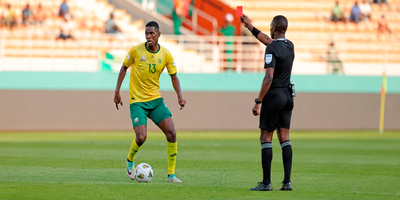 ¡Primera roja del Mundial! Yaya Sithole deja a Sudáfrica con diez jugadores