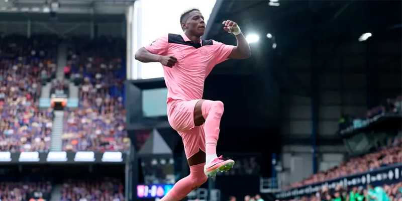 NILSON ANGULO COMPITE POR EL MEJOR GOL DEL MES EN LA PREMIER LEAGUE
