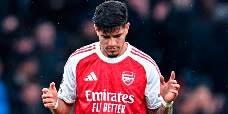¡HINCAPIÉ SE ACERCA AL REGRESO Y LLAMA LA ATENCIÓN EN ARSENAL!