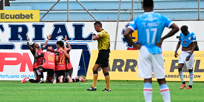 MANTA FC CAYÓ ANTE DEPORTIVO CUENCA Y COMPLICÓ SU PERMANENCIA