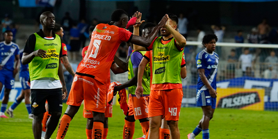 GOLPE LOJANO EN EL CUADRANGULAR: LIBERTAD REMONTÓ Y VENCIÓ A EMELEC EN EL CAPWELL