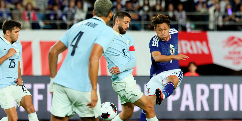 ¡AMARGO ESTRENO! DIEGO FORLÁN CON URUGUAY