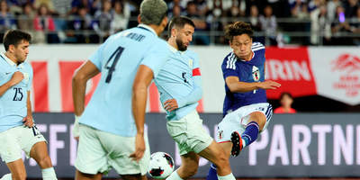 ¡AMARGO ESTRENO! DIEGO FORLÁN CON URUGUAY