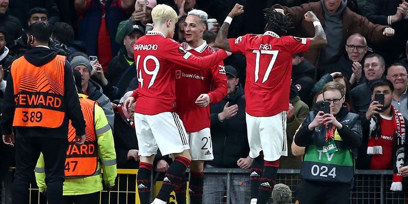 Manchester United se impuso al FC Barcelona