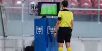 FIFA probará en Chile un VAR simplificado.