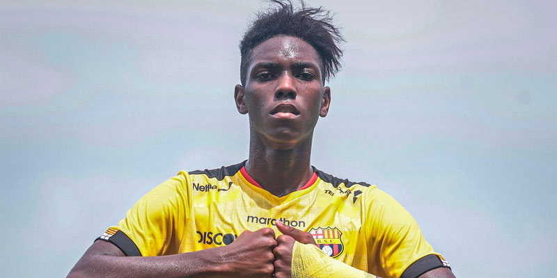 Kitu y su noble gesto con delantero de 16 años