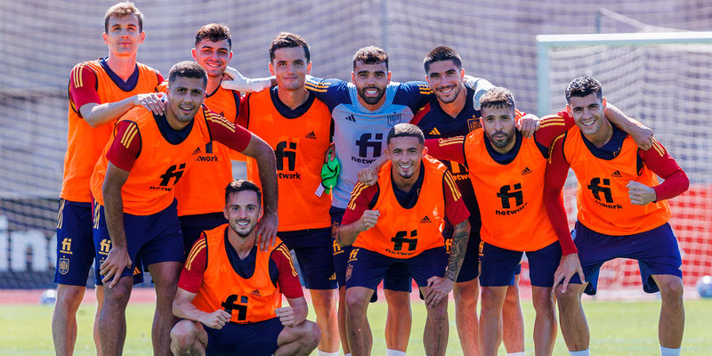 DT de España puso Walkie-Talkie en las espaldas de sus jugadores