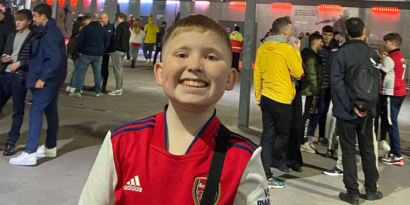 Alexandre Lacazette apoya a niño que le hacen Bullying