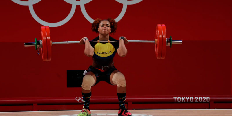 Angie Palacios gana diploma olímpico en halterofilia