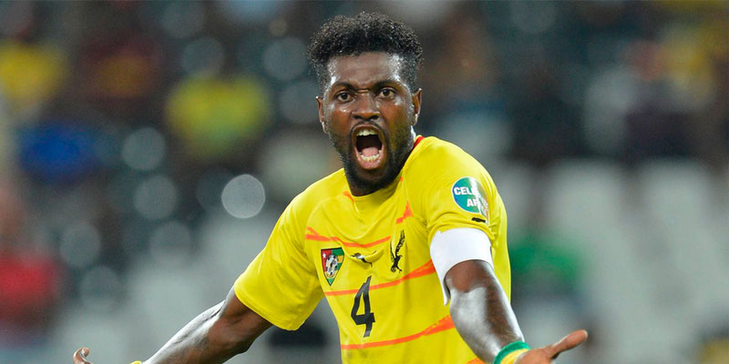 Olimpia rompe el mercado y contrata a Emmanuel Adebayor