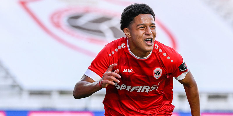 Anthony Valencia debutó en Champions League con el Royal Antwerp