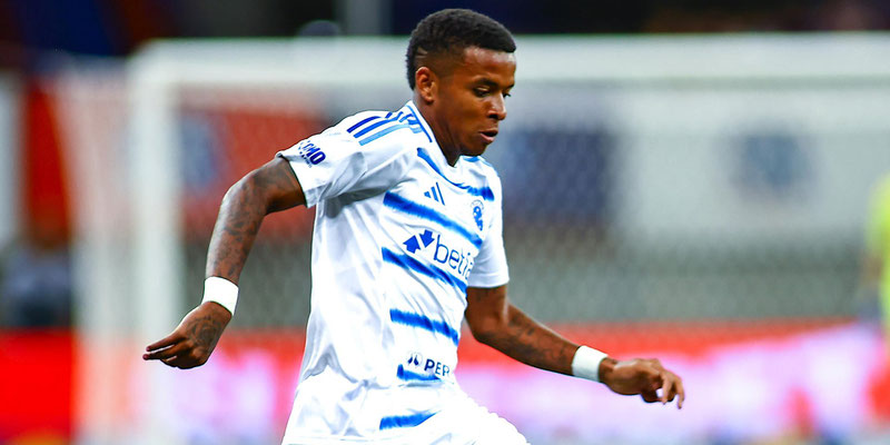 KENY ARROYO DEBUTÓ EN EL FÚTBOL BRASILEÑO
