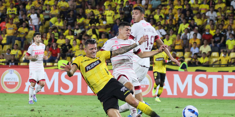 Barcelona SC empató con Lanús y se complica
