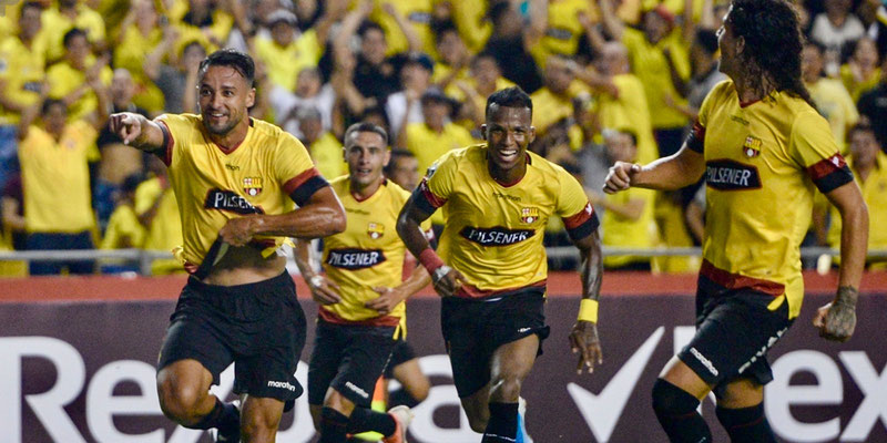 Barcelona SC goleó a Sporting Cristal en el Monumental