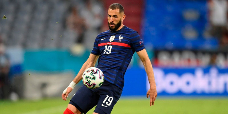 Karim Benzema se retira de la selección francesa