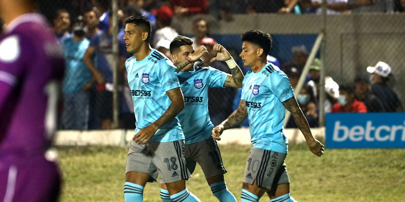 Emelec goleó a 9 de Octubre en Milagro