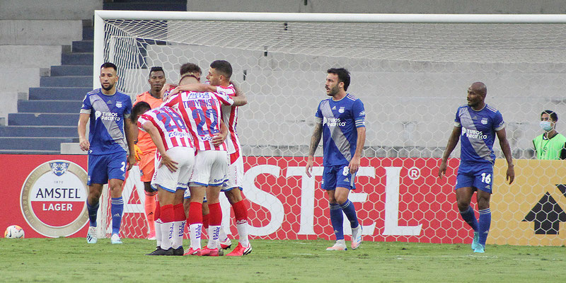 Emelec cayó de local y quedó eliminado de la Sudamericana