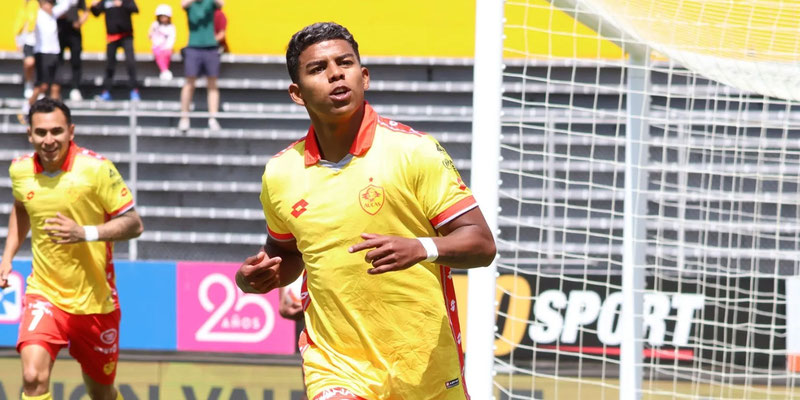 LUIS CANO LLEGÓ A GYE PARA SUMARSE A BSC