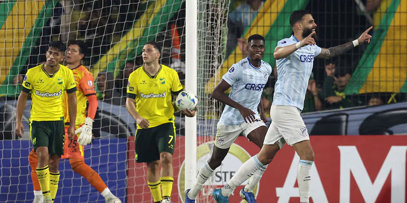 Universidad Católica hace historia y se clasifica a octavos en suelo argentino.