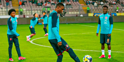 ¿DENIL CASTILLO SERÁ TITULAR CONTRA PARAGUAY?