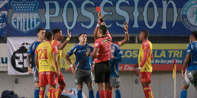 ¡EL PAPÁ APAGÓ AL BOMBILLO!