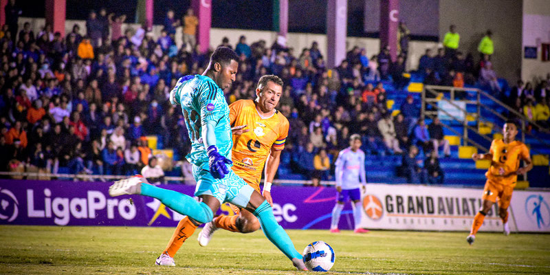 Emelec rescató un empate frente a Libertad en Loja