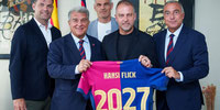 ¡Es Oficial! Hansi Flick Renueva con el Fc Barcelona Hasta 2027.