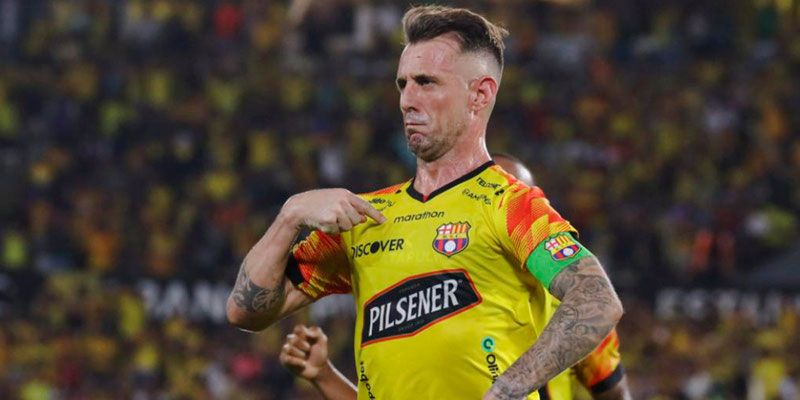 AKD, EL EQUIPO DE DAMIÁN DÍAZ